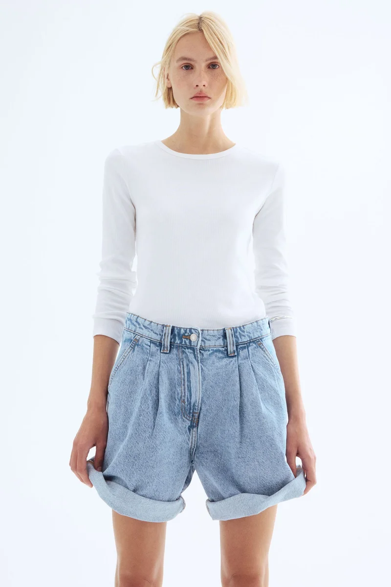 H&M Pleated denim shorts