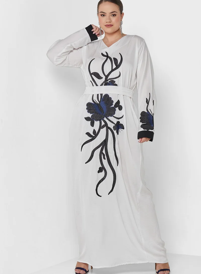 Hayas Closet Curve Embroidered Belted Jalabiya