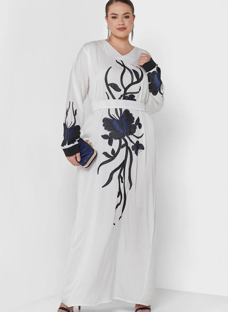 Hayas Closet Curve Embroidered Belted Jalabiya