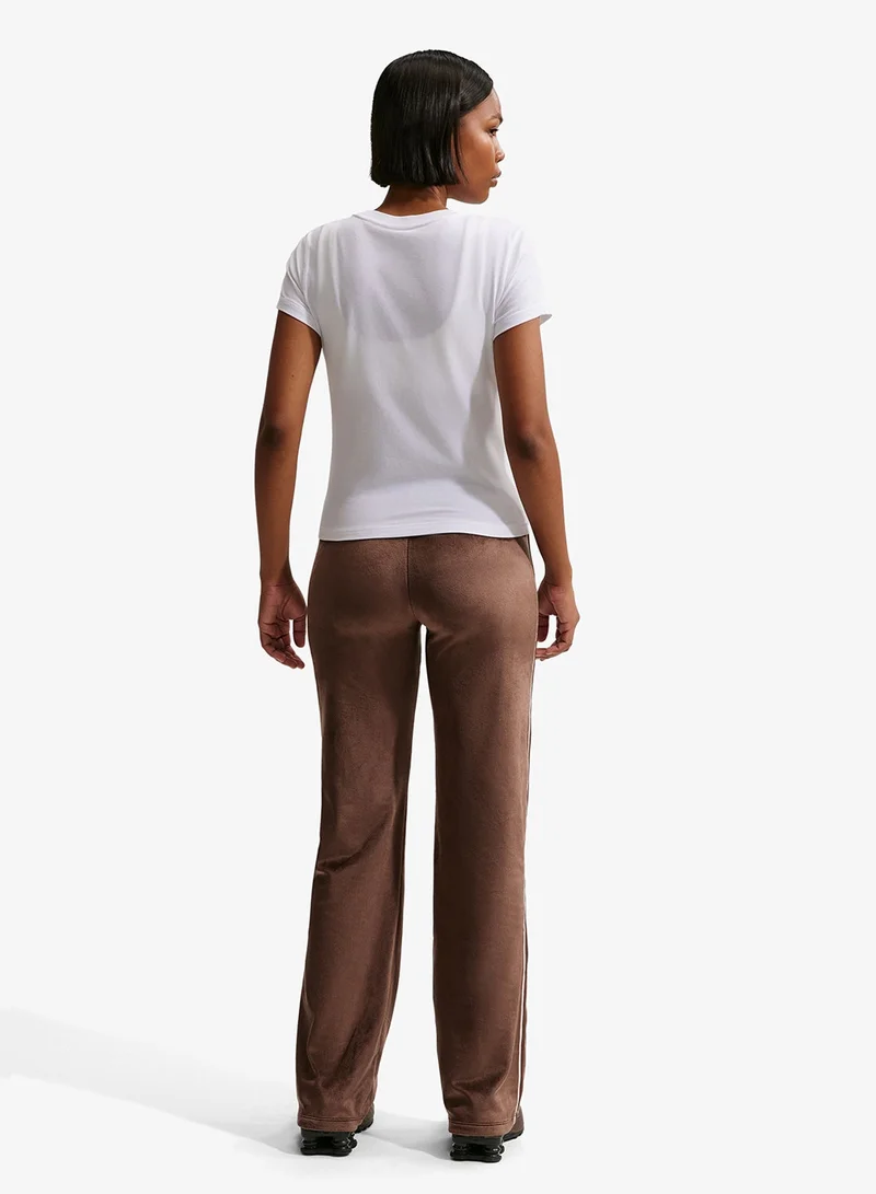 نايكي ترند نسائي عصري قصير