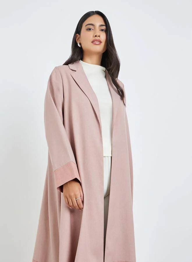 أميرة عباية بحافة واسعة ونمط كتل الالوان