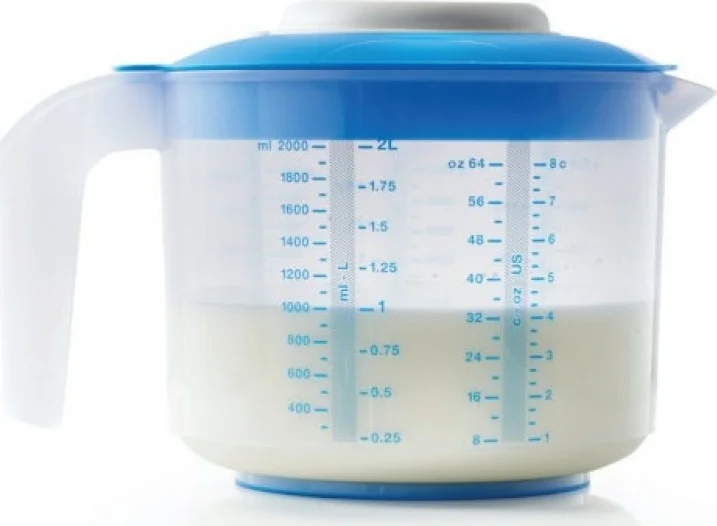 Tupperware Mix and Store 2 Liter Storage Container