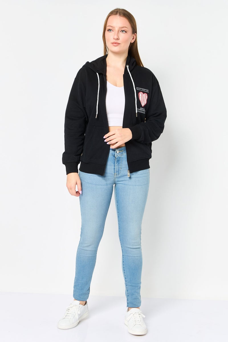 ELVIS سويت شيرتات بقلنسوة بأكمام طويلة مزينة بشعار للنساء، أسود - Image 2