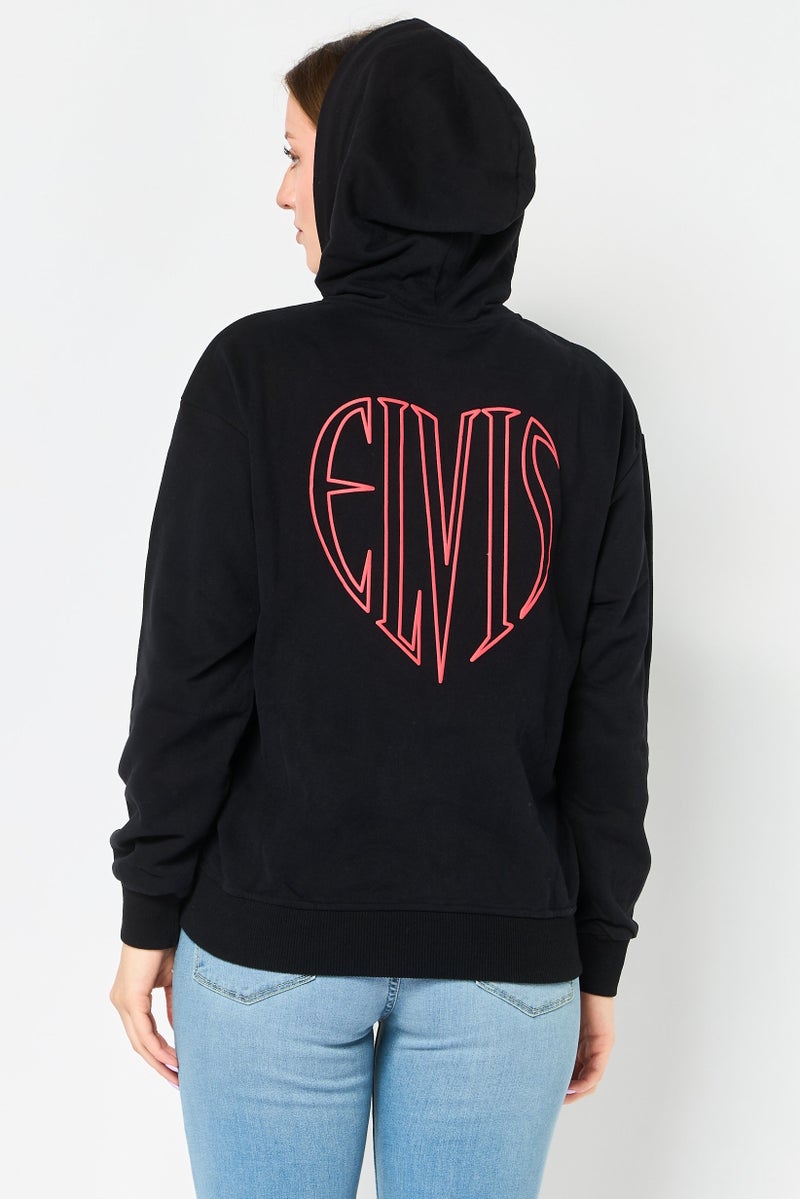 ELVIS سويت شيرتات بقلنسوة بأكمام طويلة مزينة بشعار للنساء، أسود - Image 4