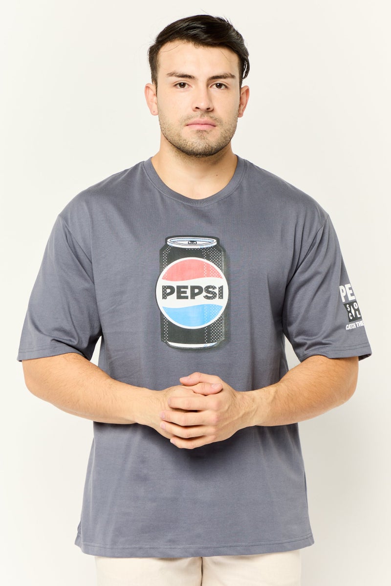 Pepsi تي شيرت رجالي بأكمام قصيرة وياقة دائرية بطباعة بيبسي، رمادي غامق - Image 1