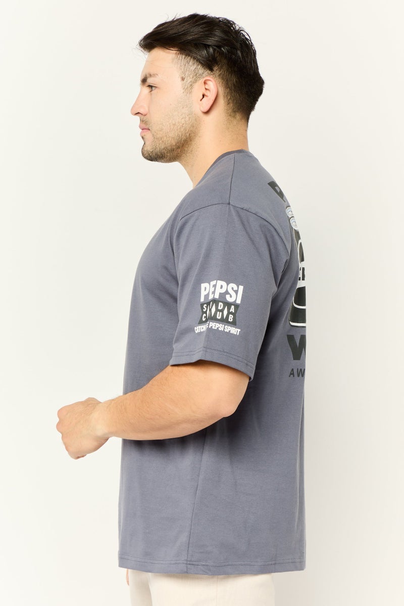 Pepsi تي شيرت رجالي بأكمام قصيرة وياقة دائرية بطباعة بيبسي، رمادي غامق - Image 3