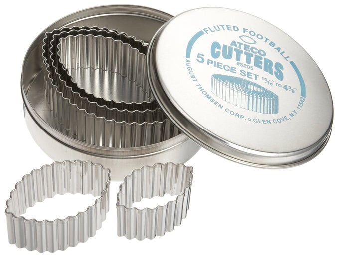 FLUTED EDGE FOOTBALL CUTTERS IN GRADUATED SIZES STAINLESS STEEL 5 PC SET
