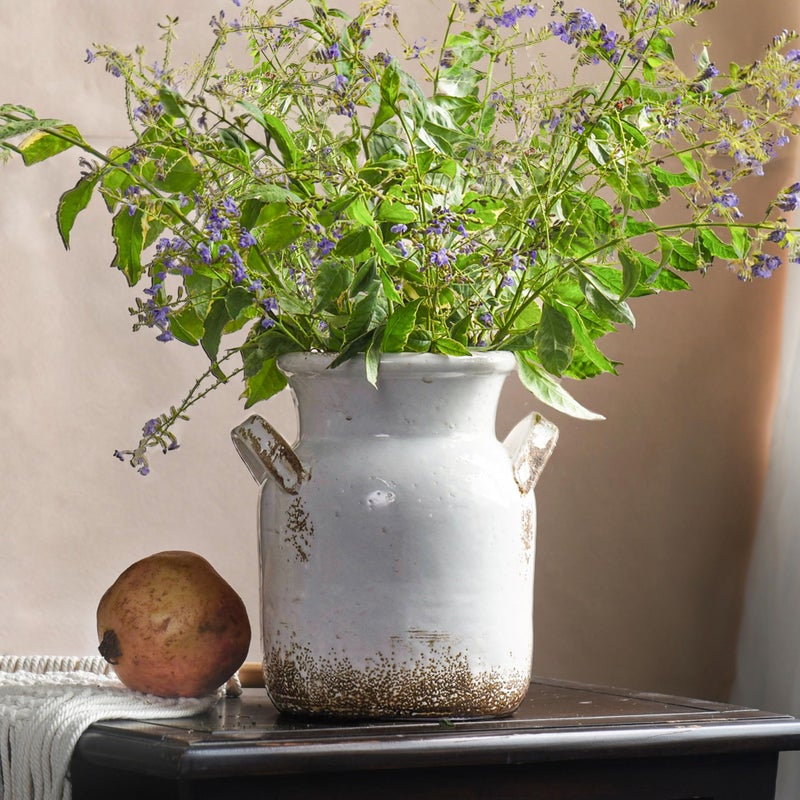 Quoowiit Ceramic Rustic Farmhouse Vase Distressed Decorative Flower Vase for Home Decor Ideal Shelf Decor White Boho Vase for Living Room Bedroom Kitchen Office Decor Centerpiece Table Decorations