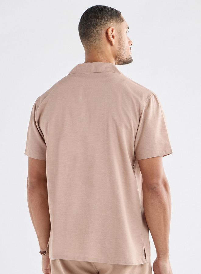 سبلاش فيڤ قميص سادة بقصة عادية وياقة كامب وأكمام قصيرة - Image 3