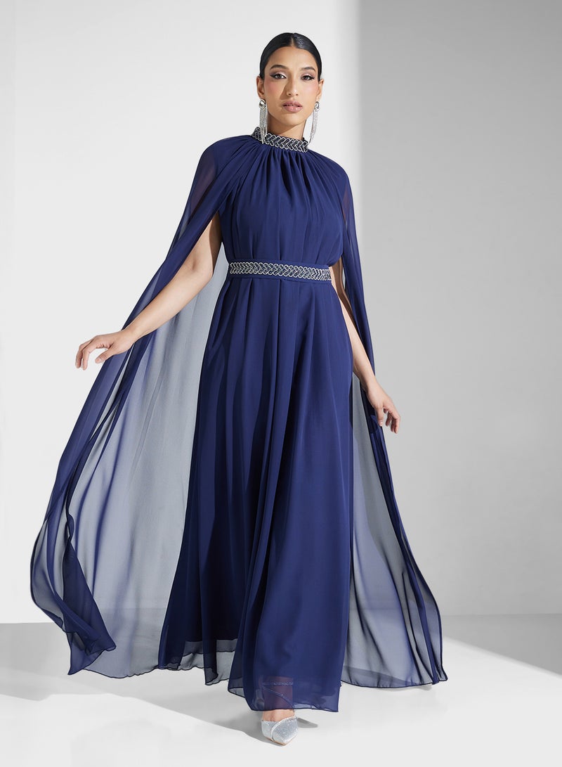 هيا كلوزيت فستان بكسرات وحزام وأكمام كاب - Image 4