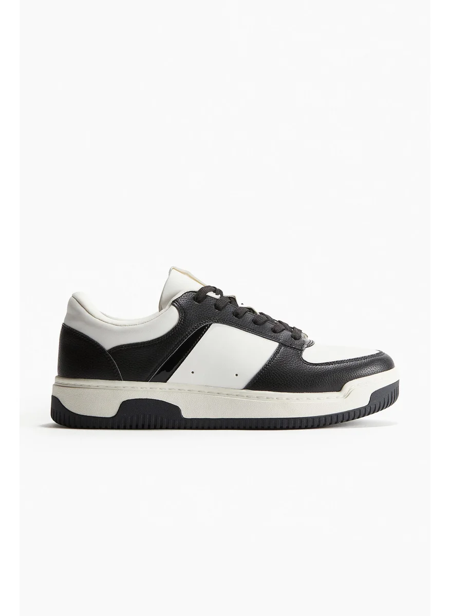 اتش اند ام Trainers