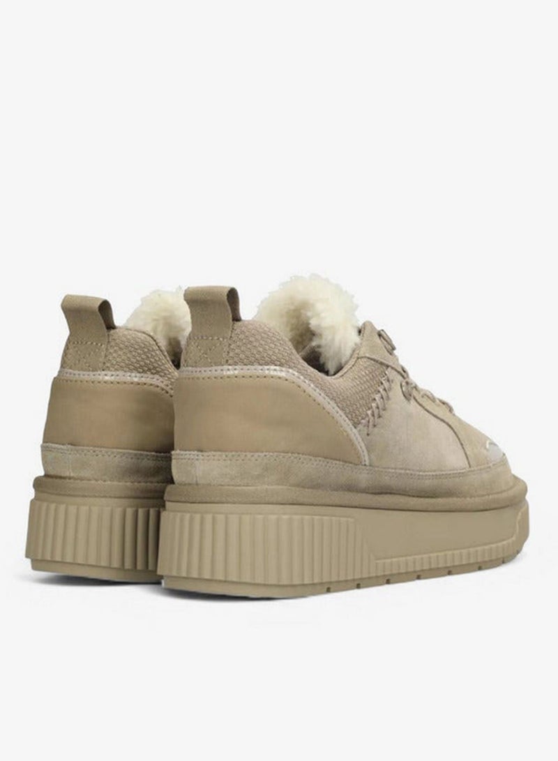 مكس حذاء رياضي برباط مزين بالفرو الصناعي - Image 3