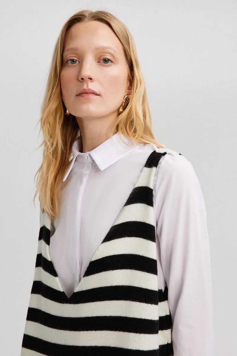 توتشي V-Neck Striped Gilet