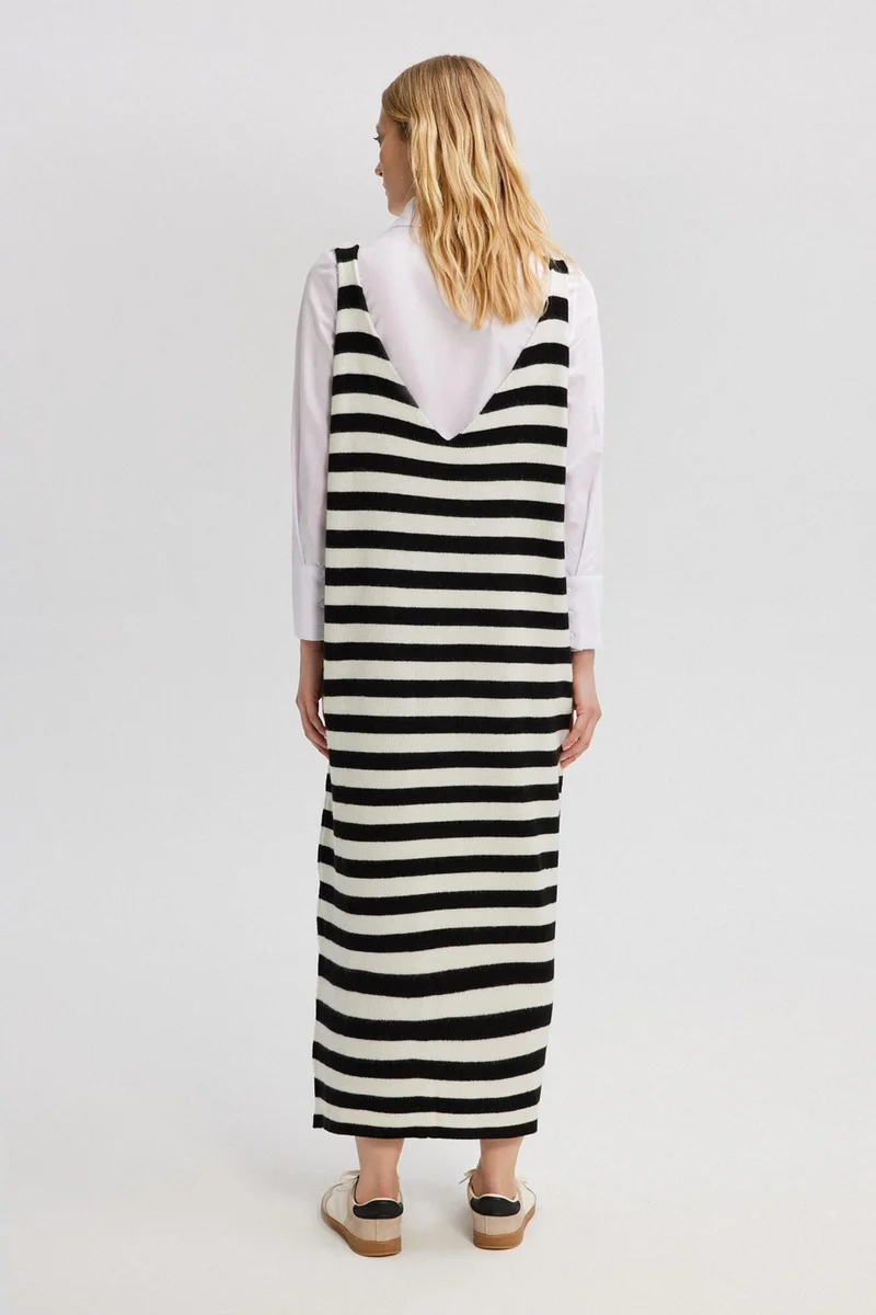 توتشي V-Neck Striped Gilet