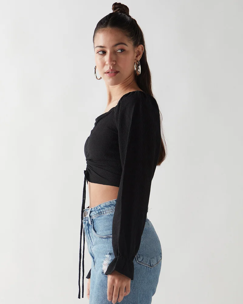 بيواكوف بلوزة نسائية سوداء ضيقة قصيرة