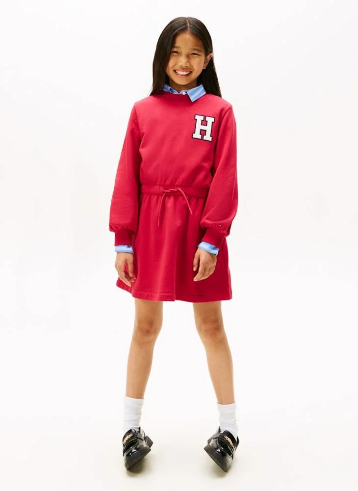 تومي هيلفيغر فستان صغير للأطفال بأسلوب جامعي