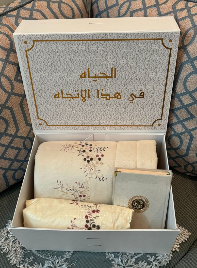 برايدس طقم سجاد صلاة بكج مكون من 3قطع سجادة صلاة مبطن+ شرشف صلاة تطريز مرد +مصحف - Image 1