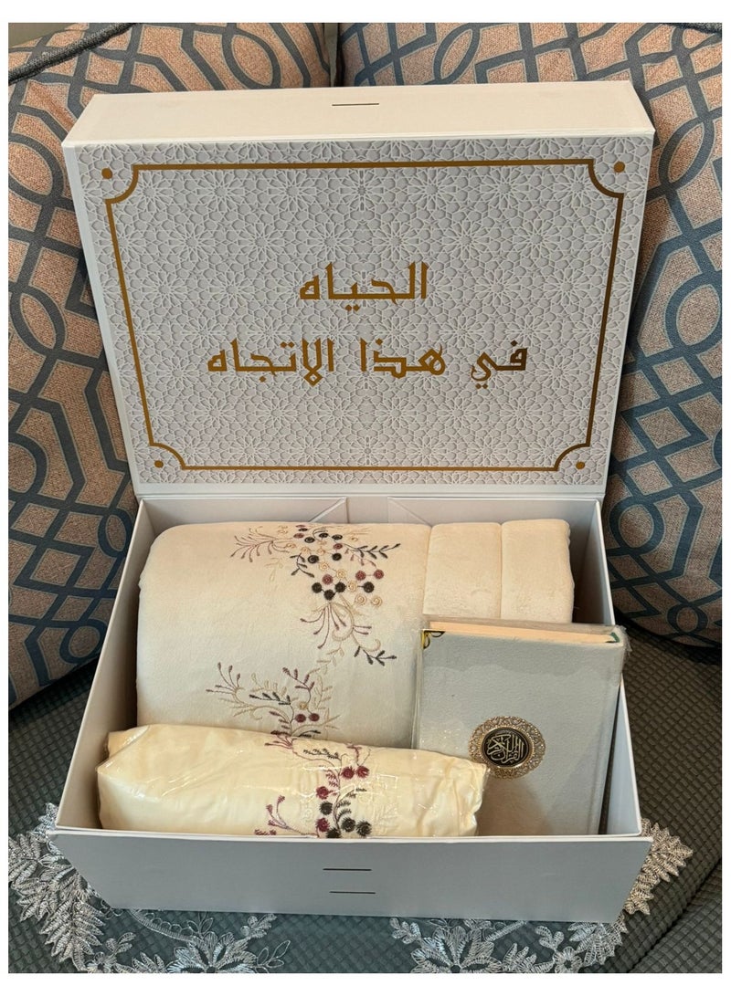برايدس طقم سجاد صلاة بكج مكون من 3قطع سجادة صلاة مبطن+ شرشف صلاة تطريز مرد +مصحف - Image 2
