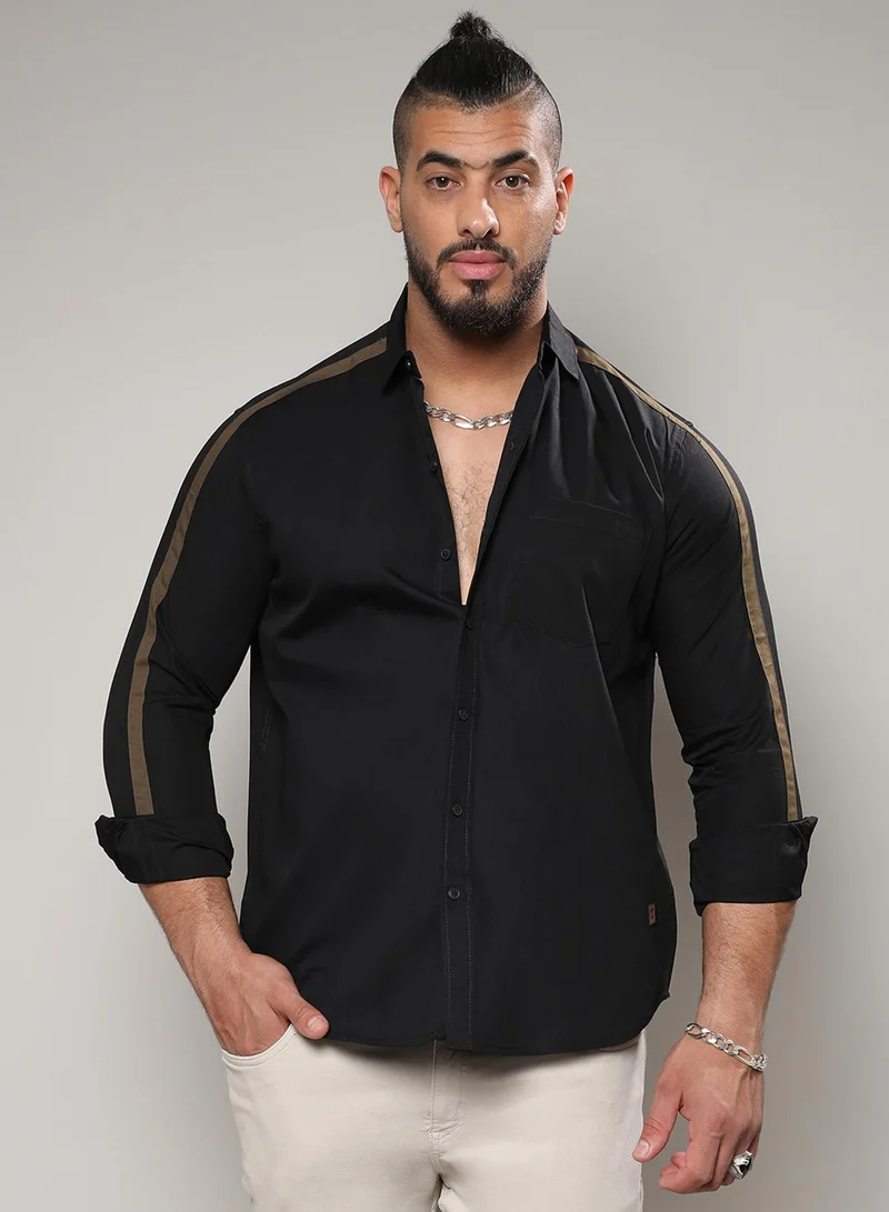 انستافاب بلس قميص رجالي أسود بياقة عادية وأكمام طويلة وخطوط جانبية