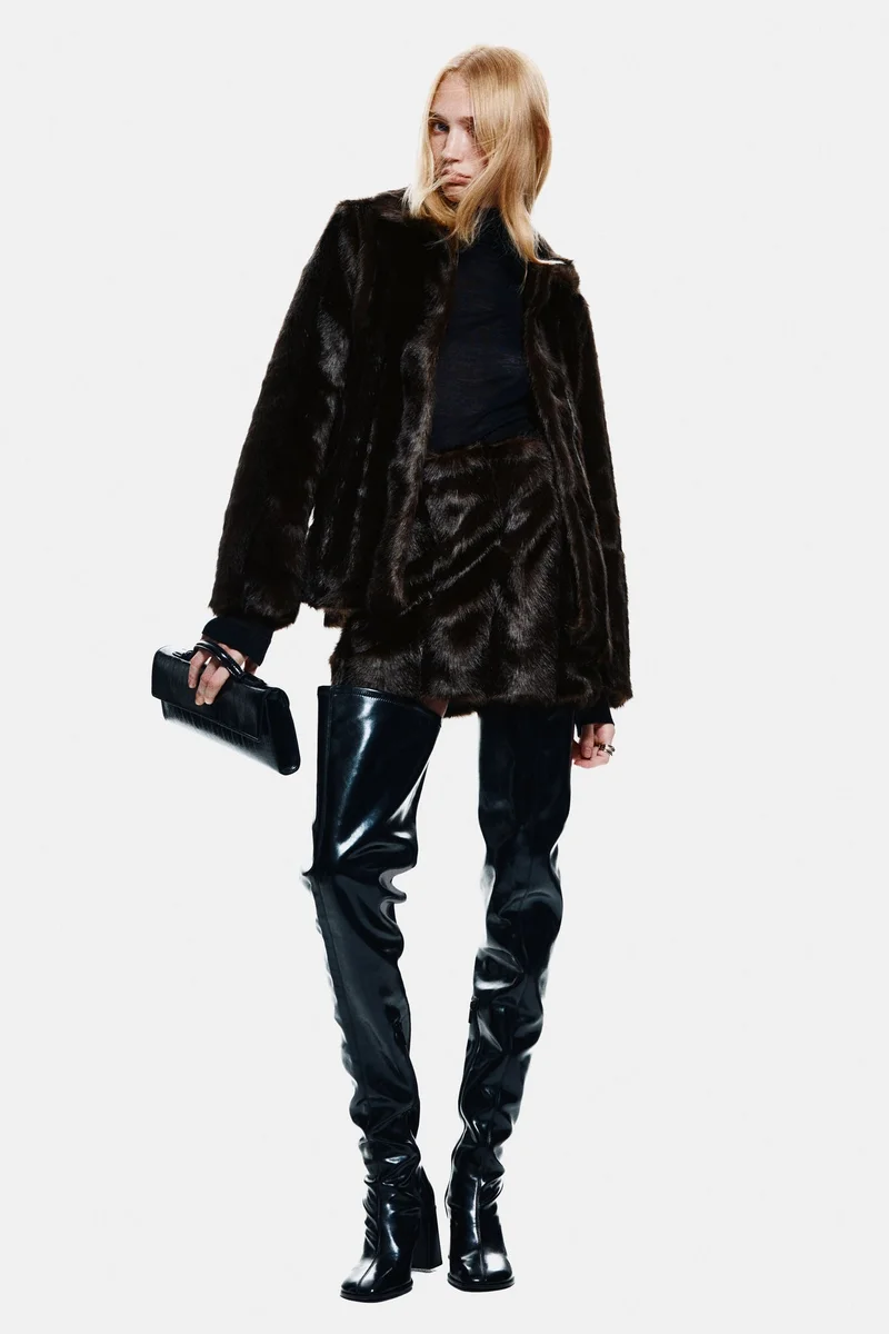 اتش اند ام تنورة ميني