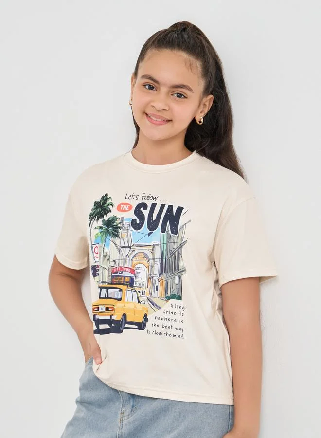 ستايلي تيشيرت ستايلي بطباعة جرافيك ورقبة دائرية