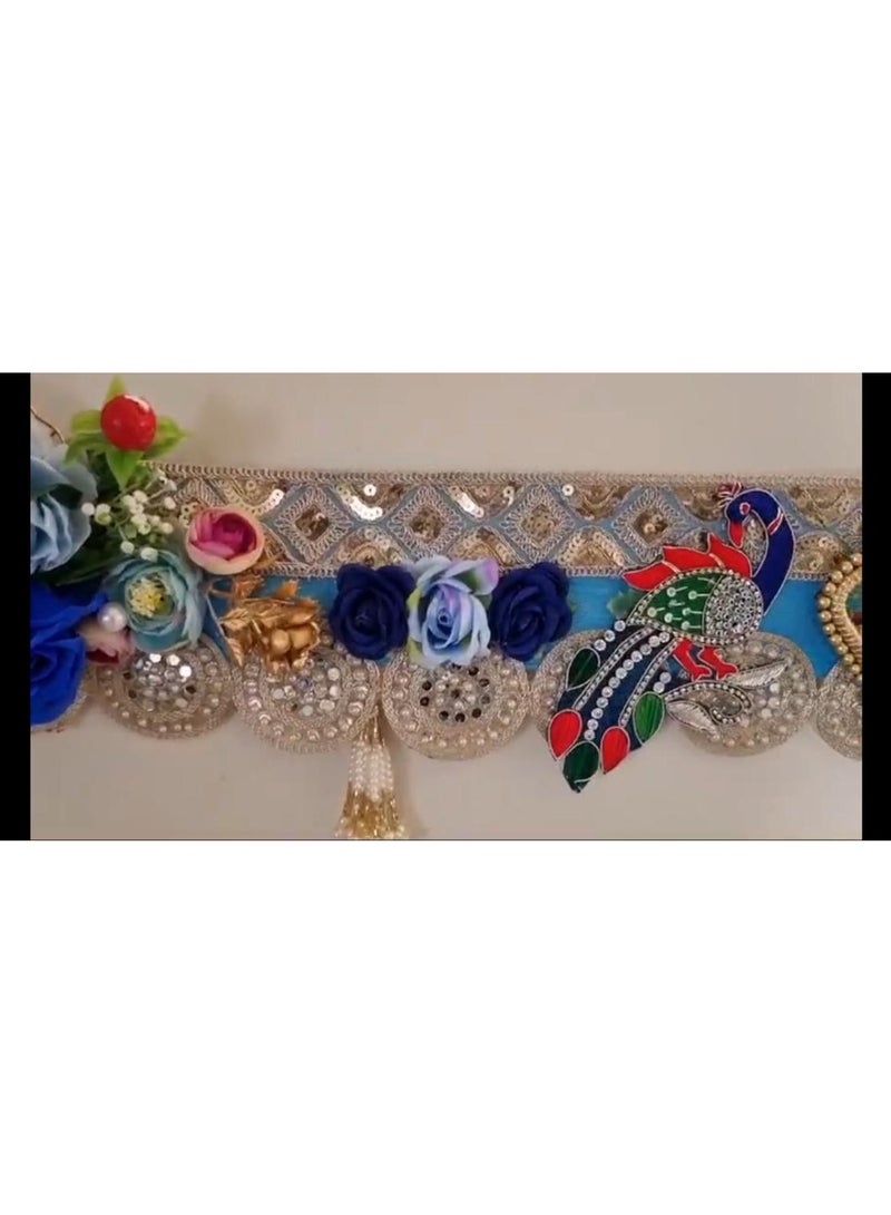 ديكور ديوالي توران للباب / توران زخرفي تقليدي مع صورة رادا كريشنا، تصميم الطاووس والزهور - معلق على الحائط لمدخل المنزل أو المعبد أو ديكور المهرجان (أزرق وفضي) / الحجم 60 بوصة - Image 3