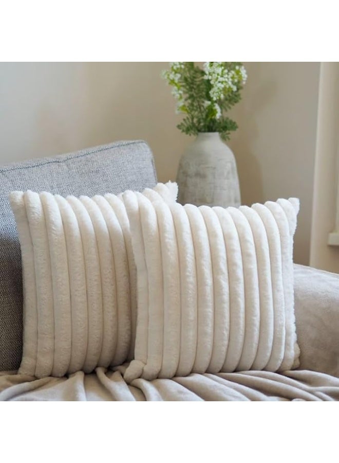 عبوة من غطاءين للوسائد من الفرو الناعم لون أبيض كريمي 45 × 45 سم بنقشة مخططة عصرية - Image 1