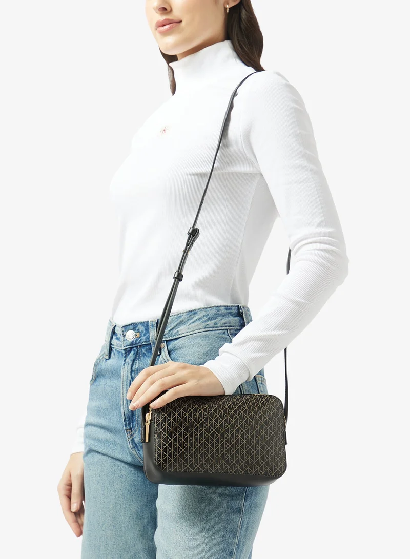 كالفن كلاين حقيبة كاميرا طويلة