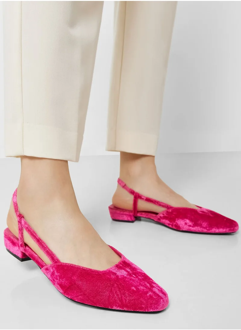 جينجر Velvet Square Toe Ankle Strap Ballerina