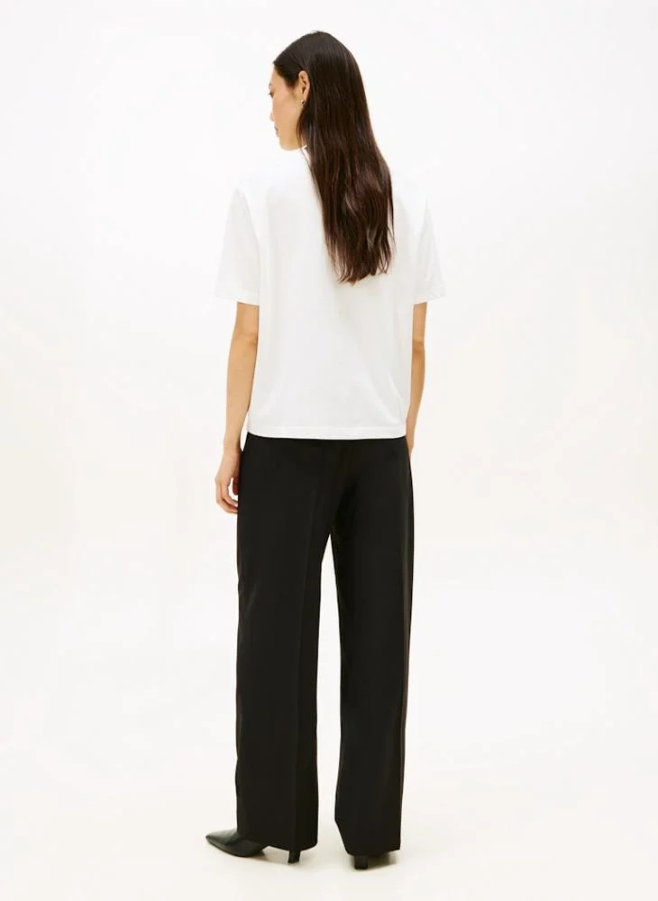 تومي هيلفيغر تيشيرت بياقة دائرية وطبعة جرافيك