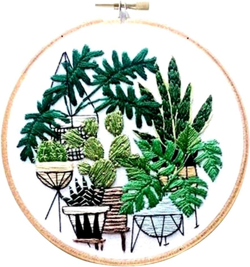 كلاراكو مجموعة أدوات تطريز يدوية حديثة للمبتدئين، مناسبة للكبار، تتضمن تطريزًا يدويًا وخياطة يدوية، ونمطًا لنباتات مزروعة في أصيص (EC009). - Image 3