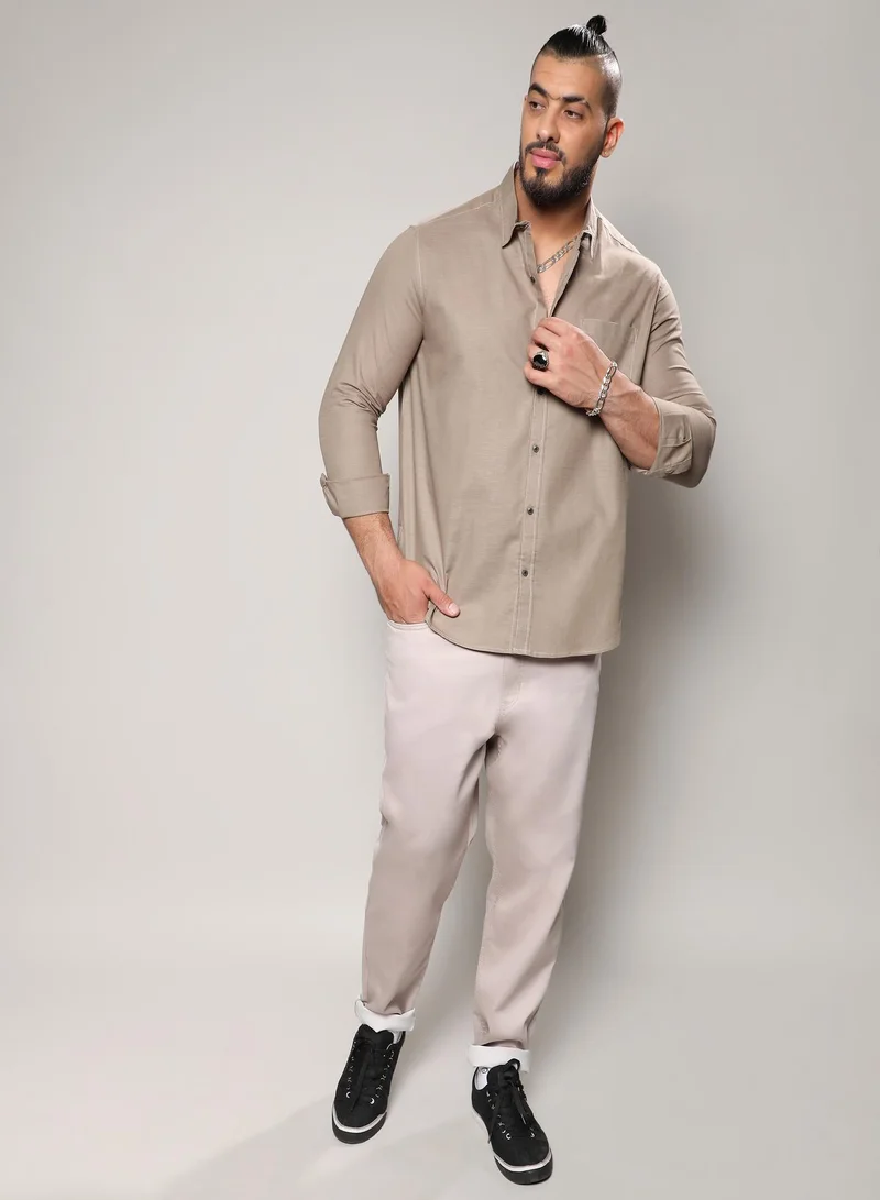 انستافاب بلس قميص رجالي كلاسيكي باللون البني الداكن بأزرار