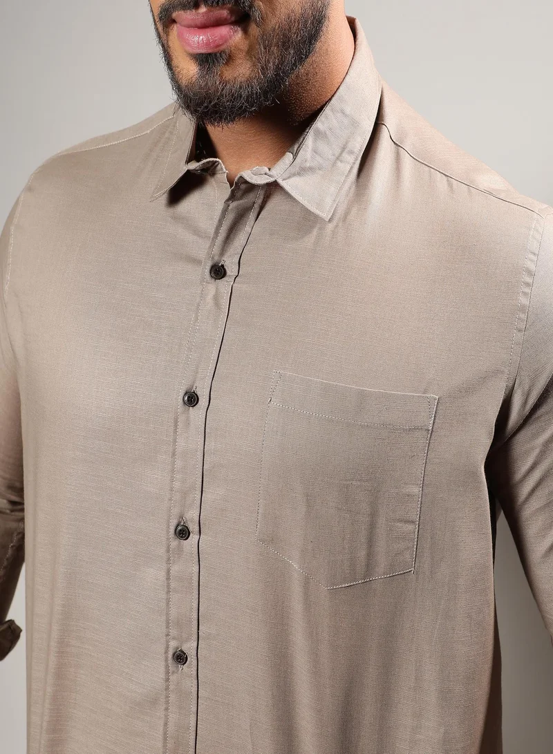 انستافاب بلس قميص رجالي كلاسيكي باللون البني الداكن بأزرار