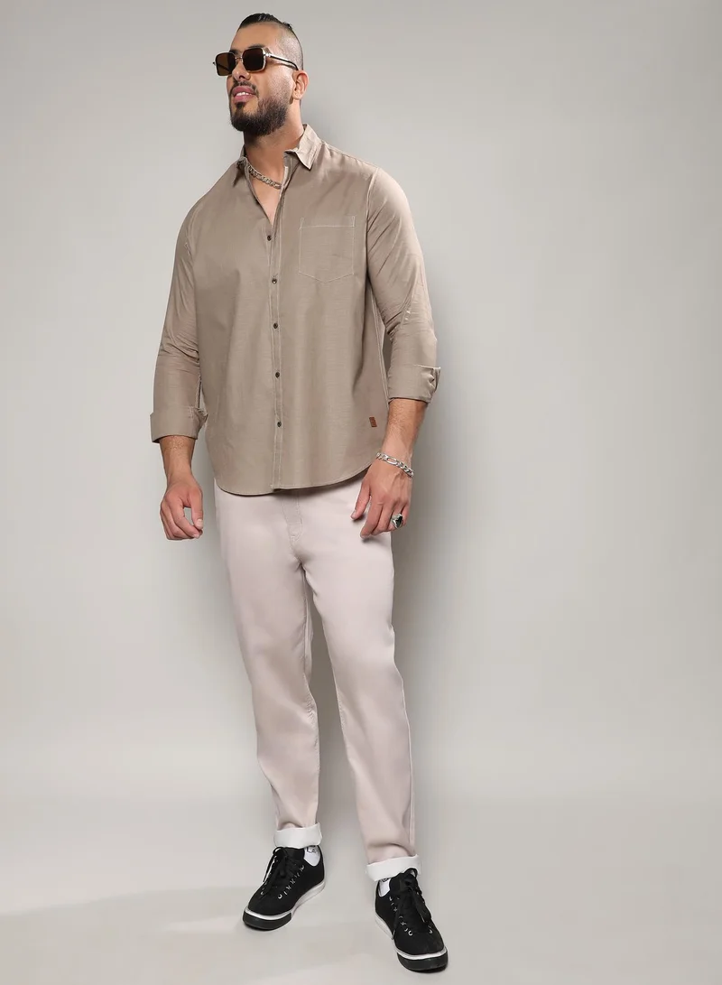 انستافاب بلس قميص رجالي كلاسيكي باللون البني الداكن بأزرار