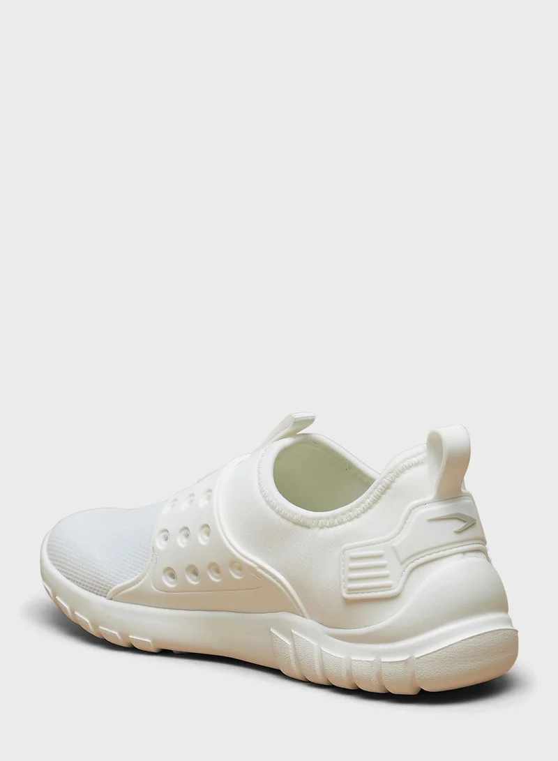 Dash Youth Casual Sneakers