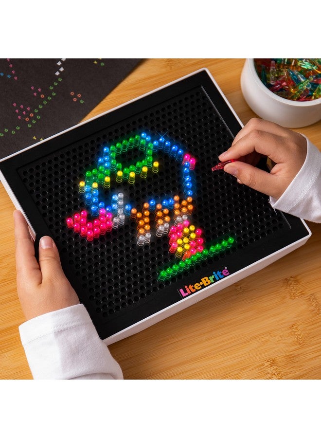 Lite Brite لايت برايت كلاسيك، لعبة ريترو المفضلة - اصنع فنًا بالضوء، STEM، تعليمية، عطلة، عيد ميلاد، هدية، أولاد، أطفال، صغار، بنات من عمر 4 سنوات وما فوق - Image 3