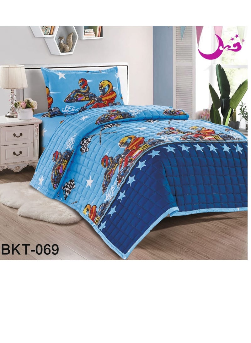 Moon Children's drawings compressed bedspread for one and a half people. Add a dose of vitality to your little ones' room decor by purchasing this beautiful bedspread. 