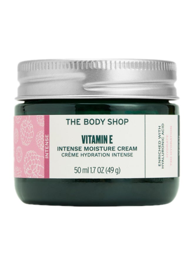 THE BODY SHOP كريم وجه مرطب مكثف بفيتامين E – مرطب عميق مع حمض الهيالورونيك، فيتامين E وزيت بذور التوت | يوفر ترطيبًا لمدة 72 ساعة، ينعّم ويملأ البشرة | مناسب لجميع أنواع البشرة، 50 مل - Image 1