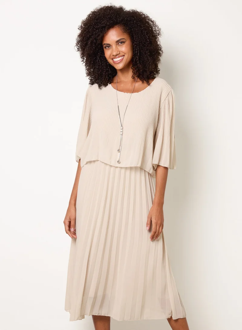 بلو فانيلا Pleated Short Sleeve Dress with Necklace