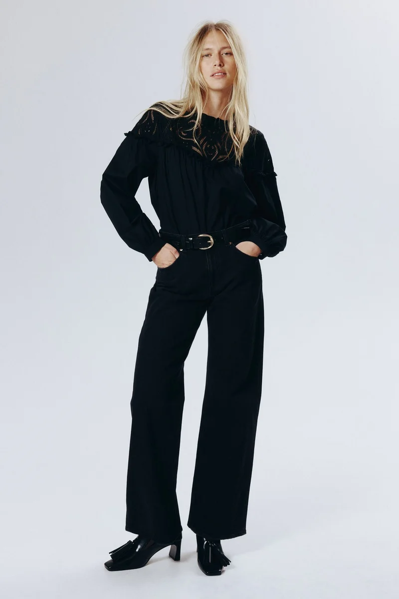 اتش اند ام بلوزة مزيّنة بتطريزات مثقبة