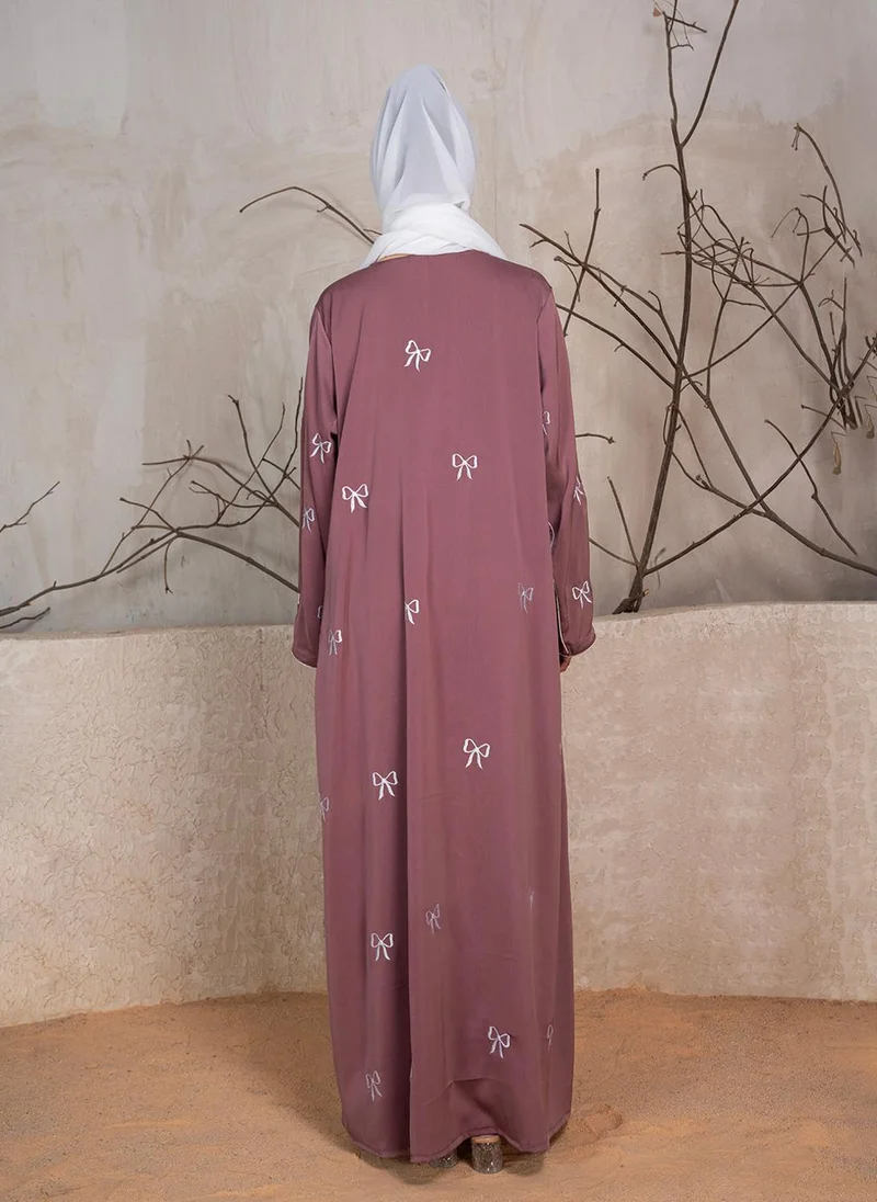 زيري سوق عباية مطرزة بفيونكة مع وشاح