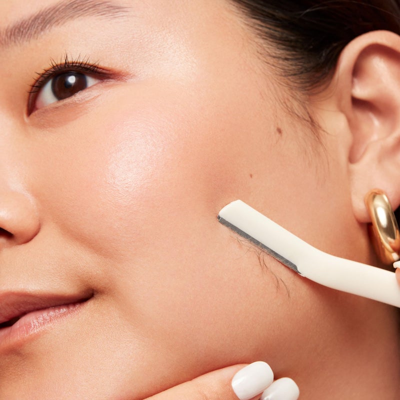 Revlon Face Defuzzers, High Precision Hair Removal and Dermaplaning Blade, Smooth Skin, Made with Stainless Steel, Stocking Stuffer for Women, 2 count - Image 4