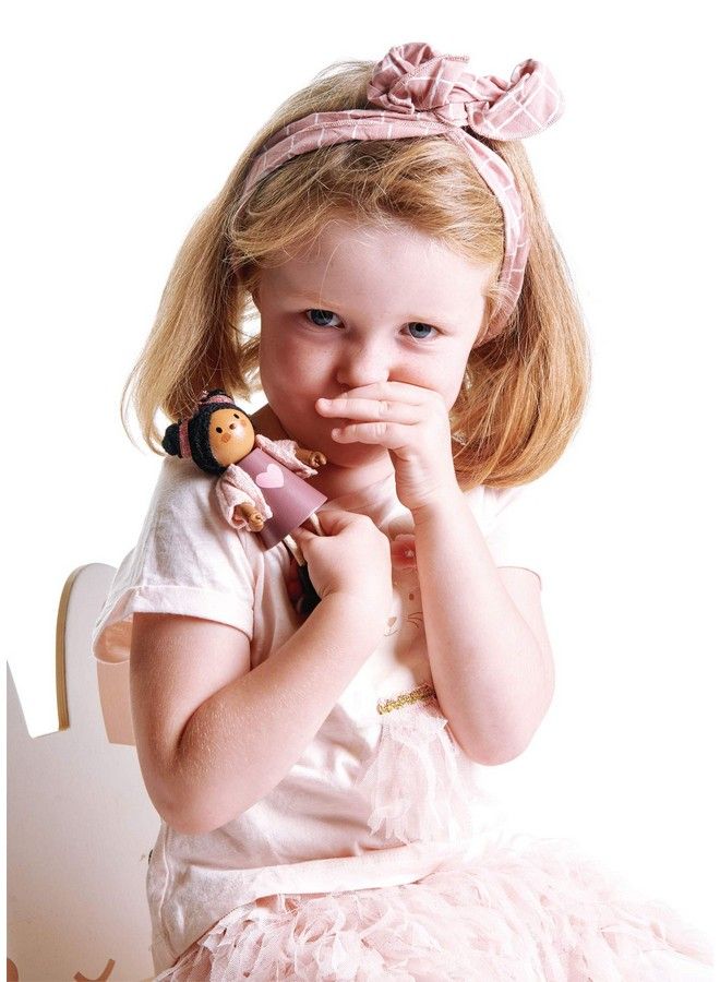 Tender Leaf Toys أayana وقطتها تمثال خشبي دمى منزلية مصغرة تشجع على اللعب الإبداعي والخيالي للأطفال 3+ - Image 3