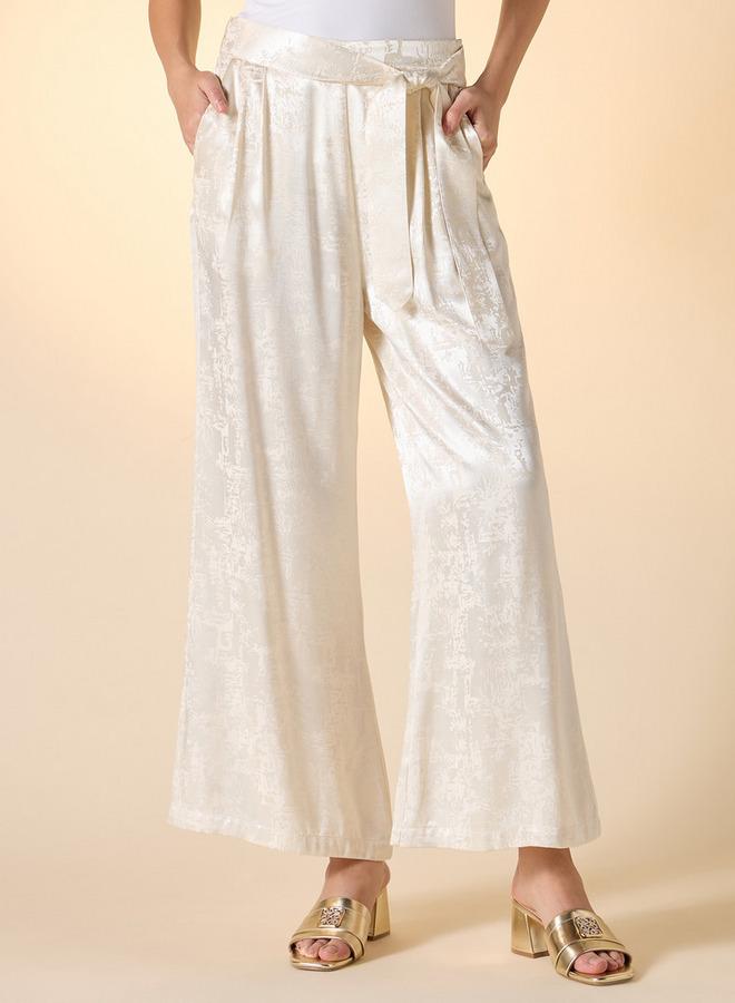 ايكونيك بنطلون بقصة عادية وساق واسعة وملمس بارز مع تفاصيل رباط من آيكونيك - Image 1