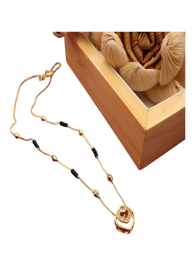 قلادة مانجالسوترا تقليدية من AAIKU مع خرز أسود وسلسلة مطلية بالذهب، وقلادة كريستالية (M71) - Image 3