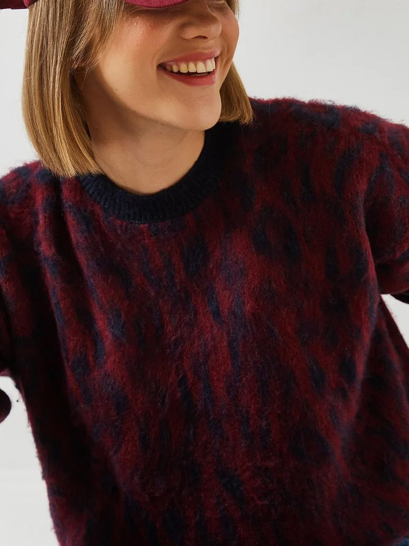 Bianco Lucci LUCCI Leopard Print Crew Neck Knitted Sweater