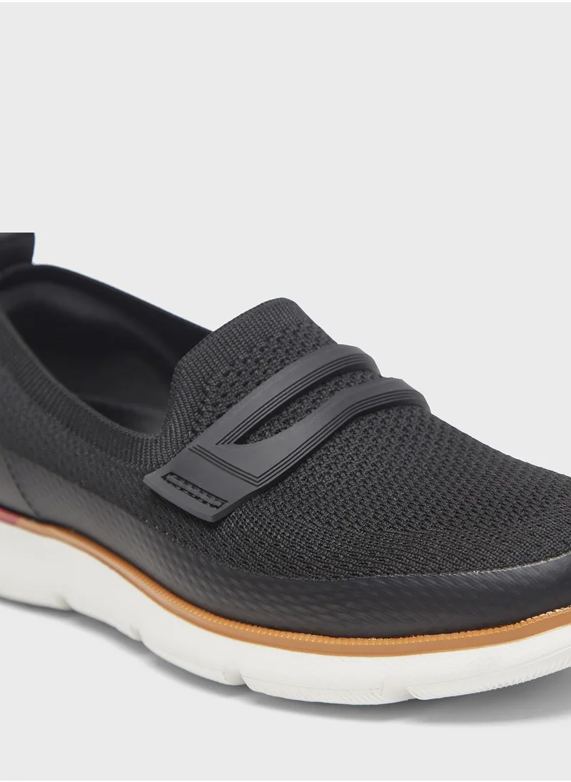 Le Confort Casual Low Top Sneakers