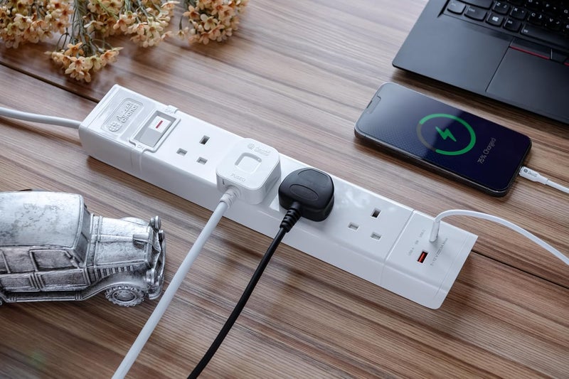 الفنار مدخل كهربائي من alfanar بـ 4 منافذ ومنفذين USB للشحن السريع (نوع "A" بقدرة 18 واط ونوع "C" بقدرة 20 واط)، كابلات بطول 5 أمتار، مزود بزر لحماية من الحمل الزائد وقدرة تحمل تصل إلى 13 أمبير. - Image 5