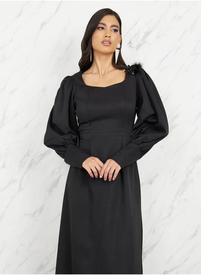 Styli Floral Applique Faux Feather Trim Sweetheart Neck A-Line Maxi Dress