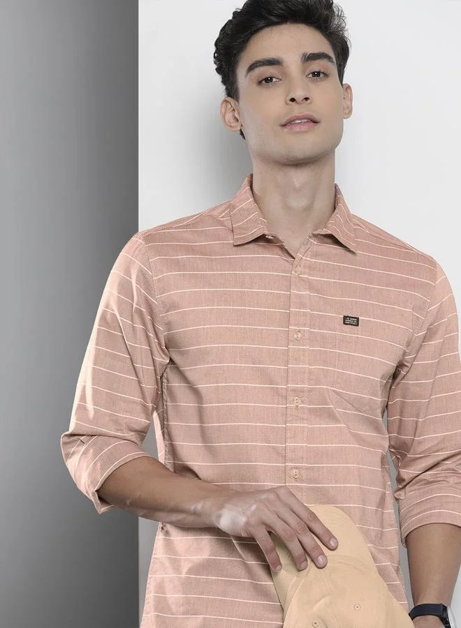 Men Slim Fit Striped Cutaway Collar Casual Shirt